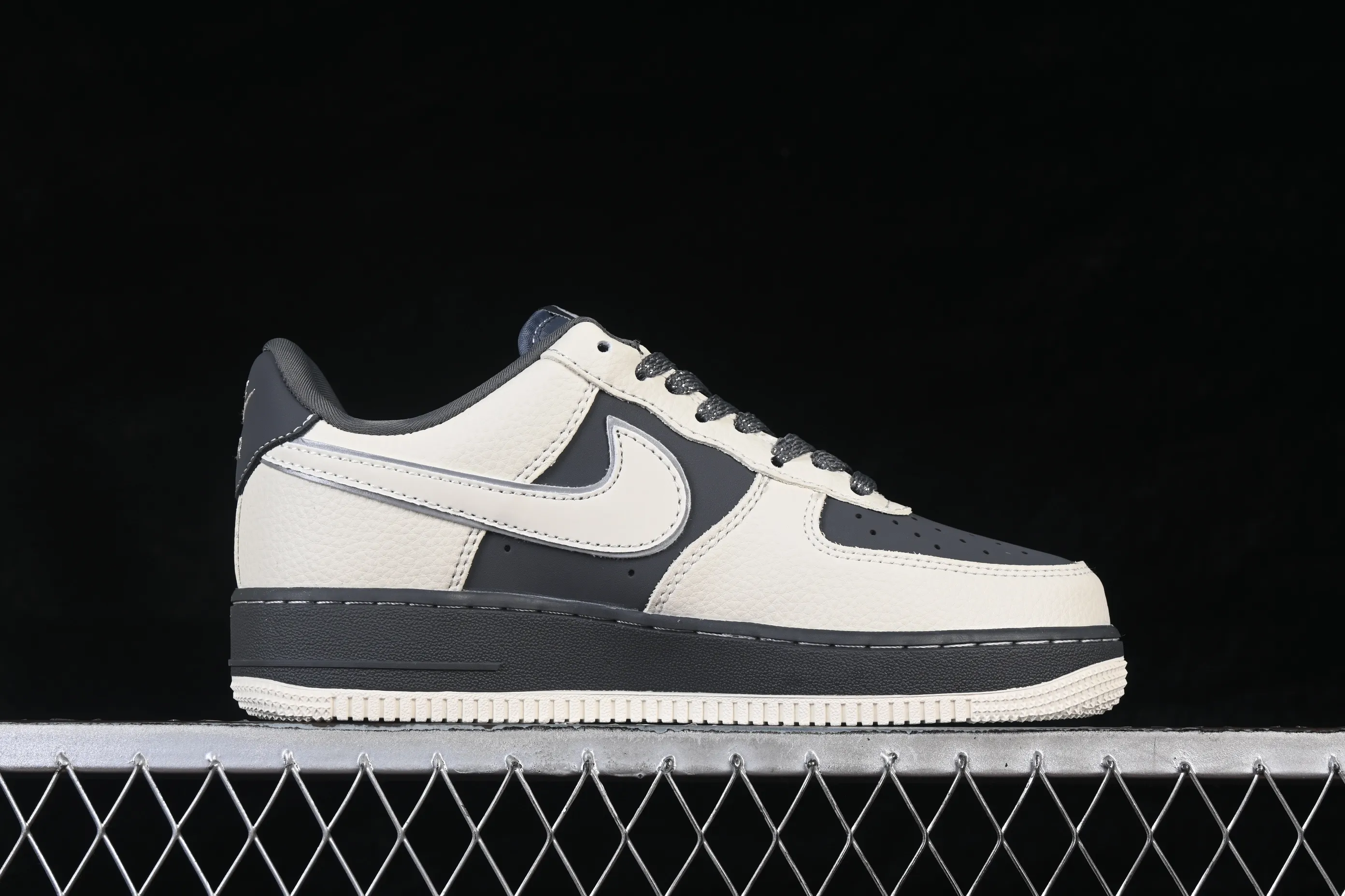 All categories Nk Air Force 1 Air Force series Nk Air Force 1 Low Air Force low-top Nike Air Force 1'07 Low joint white and black graffiti Air Force 1 low-top casual sneakers XL1979-130